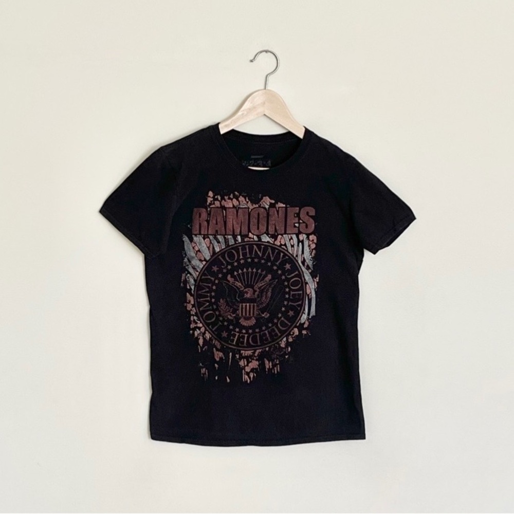 Ramones Classic Logo Graphic Black Punk Band T Shirt Women’s size Medium
